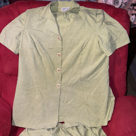 Main St. Classics short sleeve pantsuit size A8 100% polyester - Picture 10 of 12